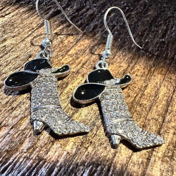 Boho Hippie Western Cowgirl Boot Sparkling Silver Drop Wire Earrings, Gift Box - Picture 1 of 6